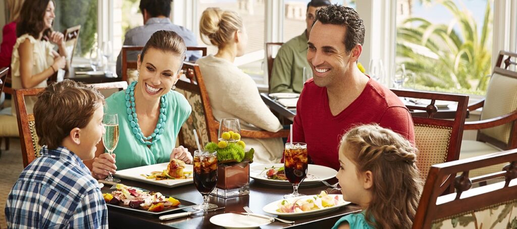 Family eating in restaurant before Covid-19